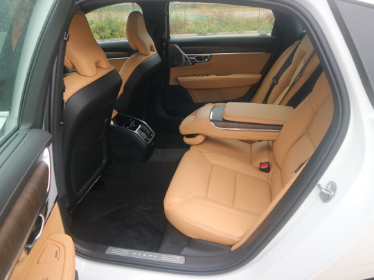 볼보 S90 2열. 이상현 기자